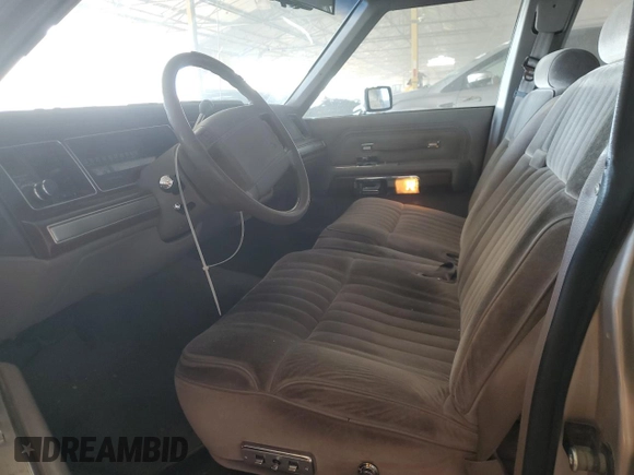 1990 Ford Crown Victoria z VIN 2FACP73F9LX166174, wystawiony jako Copart lot #76043234 z przebiegiem 52 545 mil mil oraz Szkoda całkowita • Salvage title. Historia ofert i sprzedaży dostępna na DreamBid. Obrazek 7.