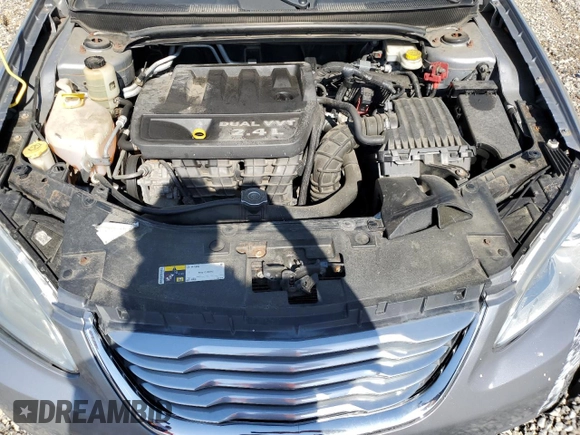 2013 Chrysler 200 Touring z VIN 1C3CCBBB3DN768437, wystawiony jako Copart lot #55159375 z przebiegiem 117 502 mil mil oraz Szkoda całkowita • Salvage title. Historia ofert i sprzedaży dostępna na DreamBid. Obrazek 11.