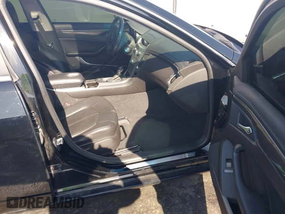 2008 Cadillac CTS RWD z VIN 1G6DF577180143506, wystawiony jako IAAI lot #42422201 z przebiegiem 157 003 mil mil oraz . Historia ofert i sprzedaży dostępna na DreamBid. Obrazek 5.