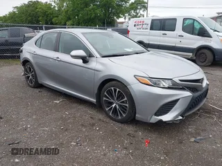 2020 Toyota Camry SE z VIN 4T1M11AK7LU859227, wystawiony jako IAAI lot #42181270 z przebiegiem 74 766 mil mil oraz . Historia ofert i sprzedaży dostępna na DreamBid. Obrazek 1.