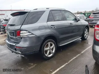 2017 Mercedes-Benz GLE with VIN 4JGDA5HB9HA992609, listed as a IAAI auction lot 41724638 with 205,921 mi miles. Bid and sale history available at carsss.com. Image 4.