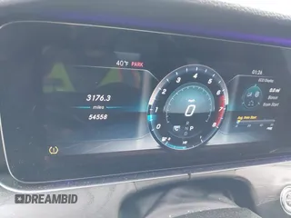2020 Mercedes-Benz E 350 z VIN W1KZF8DB7LA818006, wystawiony jako IAAI lot #41521192 z przebiegiem 54 558 mil mil oraz . Historia ofert i sprzedaży dostępna na DreamBid. Obrazek 7.