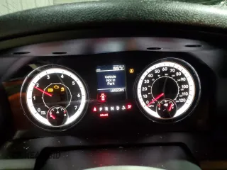2024 Ram 1500 Warlock z VIN 1C6RR7LG6RS148810, wystawiony jako Copart lot #43155135 z przebiegiem 18 523 mil mil oraz Czysty tytuł • Clean title. Historia ofert i sprzedaży dostępna na DreamBid. Obrazek 9.