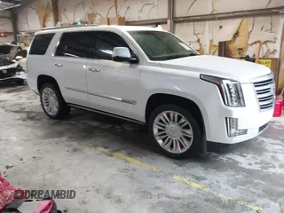 2016 Cadillac Escalade Platinum z VIN 1GYS4DKJ4GR436313, wystawiony jako IAAI lot #41942369 z przebiegiem Nie podano mil oraz . Historia ofert i sprzedaży dostępna na DreamBid. Obrazek 1.