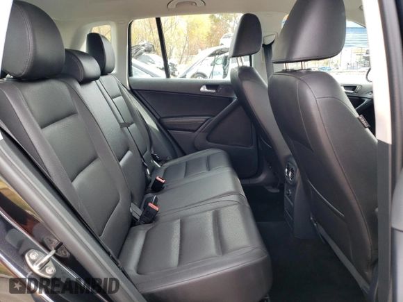 2017 Volkswagen Tiguan S z VIN WVGBV7AX8HK011807, wystawiony jako Copart lot #78723724 z przebiegiem 87 855 mil mil oraz Szkoda całkowita • Salvage title. Historia ofert i sprzedaży dostępna na DreamBid. Obrazek 11.