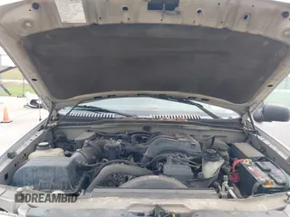 2004 Ford Explorer XLS z VIN 1FMZU62K74UC37365, wystawiony jako IAAI lot #42204190 z przebiegiem 144 350 mil mil oraz . Historia ofert i sprzedaży dostępna na DreamBid. Obrazek 10.