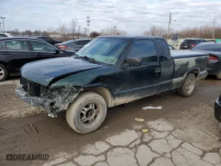 2001 GMC Sonoma SLS w/1SG Pkg with VIN 1GTCS19W318247147, listed as a Copart auction lot 83135464 with 292,056 mi miles and Salvage Title. Bid and sale history available at carsss.com. Image 1.