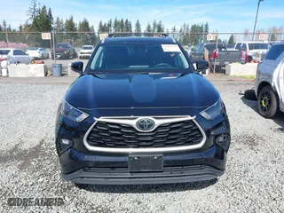 2023 Toyota Highlander L with VIN 5TDKDRBH4PS028847, listed as a IAAI auction lot 41803322 with 31,853 mi miles. Bid and sale history available at carsss.com. Image 12.