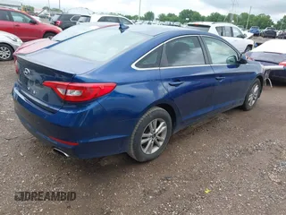 2015 Hyundai Sonata SE z VIN 5NPE24AF9FH043127, wystawiony jako IAAI lot #42372189 z przebiegiem 73 858 mil mil oraz . Historia ofert i sprzedaży dostępna na DreamBid. Obrazek 4.