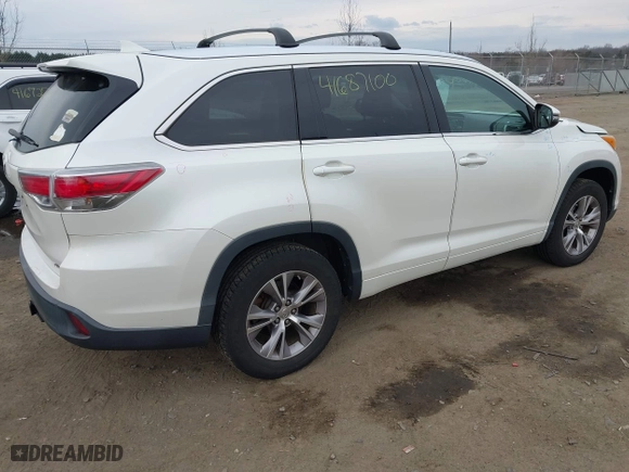 2014 Toyota Highlander XLE with VIN 5TDKKRFH0ES012481, listed as a IAAI auction lot 41687100 with 158,538 mi miles. Bid and sale history available at carsss.com. Image 4.