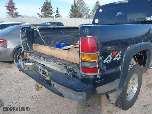2005 GMC Sierra 1500HD SLT with VIN 1GTGK13U35F811518, listed as a IAAI auction lot 41436920 with NaN miles. Bid and sale history available at carsss.com. Image 18.