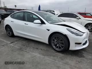 2021 Tesla Model 3 Standard Range Plus z VIN 5YJ3E1EA9MF017537, wystawiony jako Copart lot #55421165 z przebiegiem 40 681 mil mil oraz Szkoda całkowita • Salvage title. Historia ofert i sprzedaży dostępna na DreamBid. Obrazek 4.