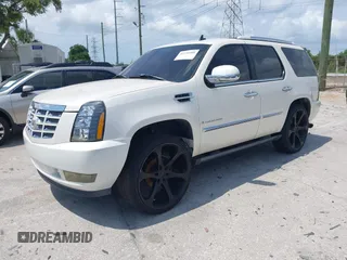 2007 Cadillac Escalade z VIN 1GYEC63877R303276, wystawiony jako IAAI lot #42230368 z przebiegiem 124 303 mil mil oraz . Historia ofert i sprzedaży dostępna na DreamBid. Obrazek 2.