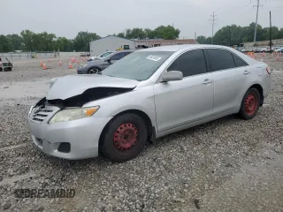 2010 Toyota Camry z VIN 4T1BF3EK1AU075962, wystawiony jako Copart lot #58929065 z przebiegiem 216 986 mil mil oraz Szkoda całkowita • Salvage title. Historia ofert i sprzedaży dostępna na DreamBid. Obrazek 1.