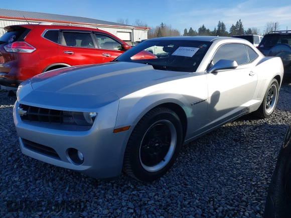 2011 Chevrolet Camaro 2LS z VIN 2G1FA1ED4B9117977, wystawiony jako IAAI lot #41570141 z przebiegiem 159 269 mil mil oraz . Historia ofert i sprzedaży dostępna na DreamBid. Obrazek 17.