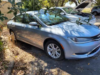 2015 Chrysler 200 Limited z VIN 1C3CCCAB0FN656088, wystawiony jako IAAI lot #41710154 z przebiegiem 154 091 mil mil oraz . Historia ofert i sprzedaży dostępna na DreamBid. Obrazek 2.