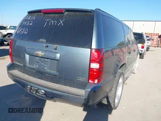 2010 Chevrolet Suburban LS with VIN 1GNUCHE09AR167462, listed as a IAAI auction lot 41767923 with 180,551 mi miles. Bid and sale history available at carsss.com. Image 4.