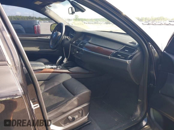 2014 BMW X6 xDrive35i with VIN 5UXFG2C5XE0C43526, listed as a IAAI auction lot 42121122 with 199,564 mi miles. Bid and sale history available at carsss.com. Image 5.