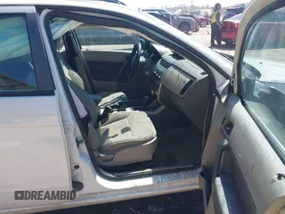 2010 Ford Focus S with VIN 1FAHP3EN4AW164831, listed as a IAAI auction lot 41976380 with 1 mi miles. Bid and sale history available at carsss.com. Image 5.