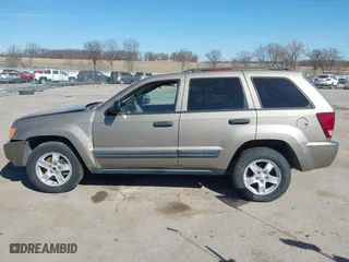 2005 Jeep Grand Cherokee Laredo with VIN 1J4GR48K85C540116, listed as a IAAI auction lot 41816065 with 137,388 mi miles. Bid and sale history available at carsss.com. Image 15.