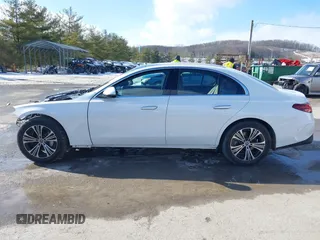 2025 Mercedes-Benz E 350 z VIN W1KLF4HB1SA116741, wystawiony jako IAAI lot #41553271 z przebiegiem 1 025 mil mil oraz . Historia ofert i sprzedaży dostępna na DreamBid. Obrazek 14.