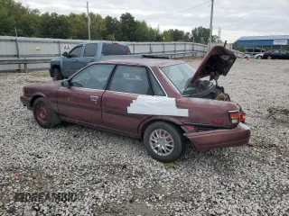 1989 Toyota Camry DLX z VIN 4T1SV21E1KU108151, wystawiony jako Copart lot #73657634 z przebiegiem 347 186 mil mil oraz Nie do naprawy • Non repairable. Historia ofert i sprzedaży dostępna na DreamBid. Obrazek 2.