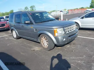 2007 Land Rover LR3 SE with VIN SALAE25427A427447, listed as a IAAI auction lot 42100032 with 137,950 mi miles. Bid and sale history available at carsss.com. Image 1.