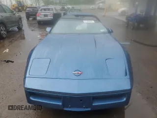 1985 Chevrolet Corvette z VIN 1G1YY078XF5137751, wystawiony jako Copart lot #57303635 z przebiegiem 21 826 mil mil oraz Szkody całkowita. Historia ofert i sprzedaży dostępna na DreamBid. Obrazek 5.