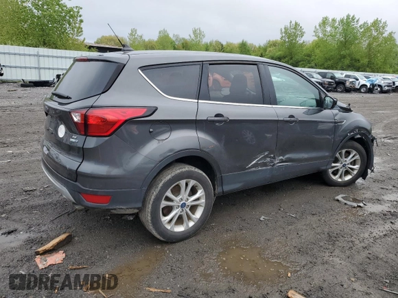 2019 Ford Escape SE z VIN 1FMCU9GD2KUB90485, wystawiony jako Copart lot #55799635 z przebiegiem 79 817 mil mil oraz Szkoda całkowita • Salvage title. Historia ofert i sprzedaży dostępna na DreamBid. Obrazek 3.