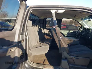 2007 Chevrolet Silverado 1500 LT w/2LT with VIN 2GCEC19J271675569, listed as a IAAI auction lot 41648141 with 293,825 mi miles. Bid and sale history available at carsss.com. Image 8.