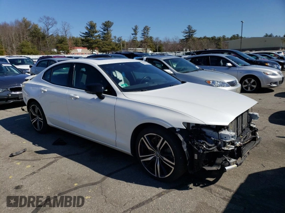 2019 Volvo S60 R-Design with VIN 7JRBR0FM8KG018556, listed as a Copart auction lot 44666323 with 30,976 mi miles. Bid and sale history available at carsss.com. Image 4.