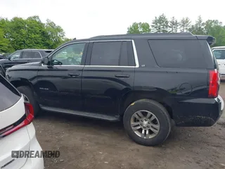 2017 Chevrolet Tahoe LT z VIN 1GNSKBKC3HR164976, wystawiony jako IAAI lot #42263818 z przebiegiem 99 261 mil mil oraz . Historia ofert i sprzedaży dostępna na DreamBid. Obrazek 14.