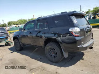 2019 Toyota 4Runner SR5 z VIN JTEBU5JR3K5700930, wystawiony jako Copart lot #61685775 z przebiegiem 67 194 mil mil oraz Szkoda całkowita • Salvage title. Historia ofert i sprzedaży dostępna na DreamBid. Obrazek 2.
