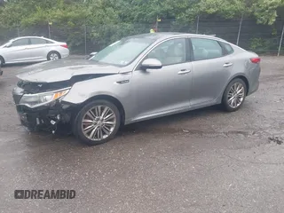 2016 Kia Optima SXL Turbo z VIN 5XXGV4L24GG085759, wystawiony jako IAAI lot #42179979 z przebiegiem 105 318 mil mil oraz . Historia ofert i sprzedaży dostępna na DreamBid. Obrazek 2.