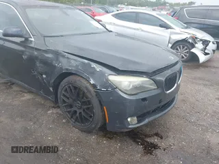 2011 BMW 7 Series 750i xDrive с VIN WBAKC6C54BC394675, выставлен на аукционе IAAI как лот 42394276 с пробегом 207 246 миль миль и . История ставок и продаж доступна на DreamBid. Изображение 6.