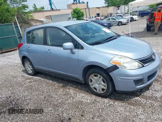 2011 Nissan Versa S z VIN 3N1BC1CP1BL386760, wystawiony jako IAAI lot #42267671 z przebiegiem 250 101 mil mil oraz . Historia ofert i sprzedaży dostępna na DreamBid. Obrazek 1.