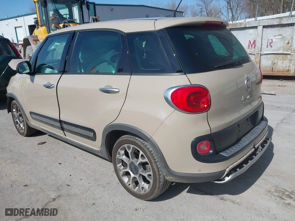 2014 FIAT 500L Trekking with VIN ZFBCFADH9EZ021078, listed as a IAAI auction lot 41773433 with 1 mi miles. Bid and sale history available at carsss.com. Image 3.
