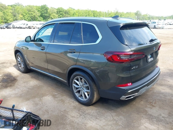 2021 BMW X5 xDrive40i with VIN 5UXCR6C06M9G21960, listed as a IAAI auction lot 42315496 with 41,580 mi miles and . Bid and sale history available at DreamBid. Image 3.