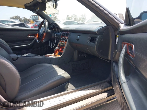 2001 Mercedes-Benz SLK 230/320 with VIN WDBKK65F81F218476, listed as a IAAI auction lot 42450368 with 121,640 mi miles and . Bid and sale history available at DreamBid. Image 5.