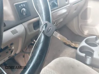 2002 Ford F-350 XL с VIN 3FTSW31F22MA15417, выставлен на аукционе IAAI как лот 42450802 с пробегом Не указан миль и . История ставок и продаж доступна на DreamBid. Изображение 11.