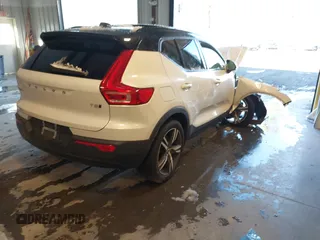 2021 Volvo XC40 R-Design with VIN YV4162UM4M2510905, listed as a IAAI auction lot 41150039 with 42,413 mi miles and . Bid and sale history available at carsss.com. Image 4.