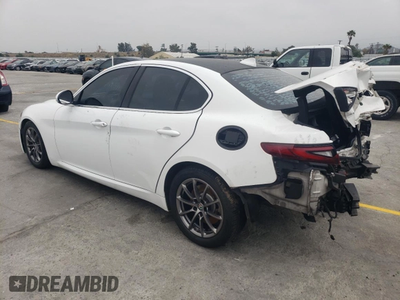 2018 Alfa Romeo Giulia z VIN ZARFAEBN0J7563478, wystawiony jako Copart lot #55683915 z przebiegiem 110 134 mil mil oraz Szkody całkowita. Historia ofert i sprzedaży dostępna na DreamBid. Obrazek 2.
