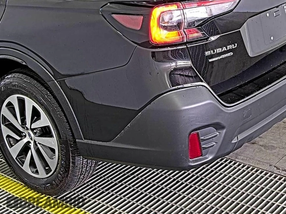 2020 Subaru Outback Premium with VIN 4S4BTACC8L3141957, listed as a IAAI auction lot 42610381 with 70,141 mi miles and . Bid and sale history available at DreamBid. Image 13.