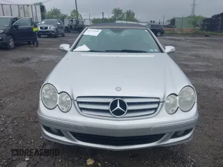 2006 Mercedes-Benz CLK 350 z VIN WDBTK56G96T070630, wystawiony jako IAAI lot #42333646 z przebiegiem 117 576 mil mil oraz . Historia ofert i sprzedaży dostępna na DreamBid. Obrazek 6.