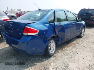 2008 Ford Focus SE z VIN 1FAHP35N48W230014, wystawiony jako IAAI lot #42395069 z przebiegiem 140 179 mil mil oraz . Historia ofert i sprzedaży dostępna na DreamBid. Obrazek 4.