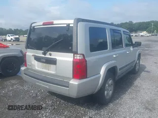 2007 Jeep Commander Sport с VIN 1J8HG48K17C626699, выставлен на аукционе IAAI как лот 42339884 с пробегом 210 431 миль миль и . История ставок и продаж доступна на DreamBid. Изображение 4.