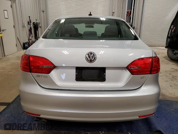 2014 Volkswagen Jetta SE with VIN 3VWD17AJ4EM241530, listed as a Copart auction lot 49156095 with 93,964 mi miles and Clean title. Bid and sale history available at DreamBid. Image 6.