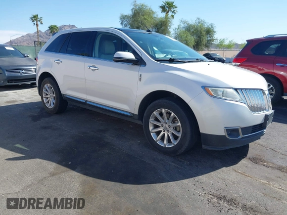 2013 Lincoln MKX with VIN 2LMDJ6JK4DBL09038, listed as a IAAI auction lot 42035674 with 196,693 mi miles. Bid and sale history available at carsss.com. Image 1.