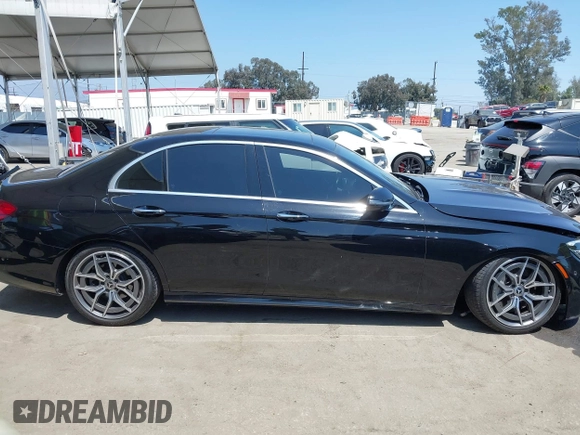 2021 Mercedes-Benz E 350 with VIN W1KZF8DBXMA873518, listed as a IAAI auction lot 42191630 with 55,006 mi miles and . Bid and sale history available at DreamBid. Image 13.