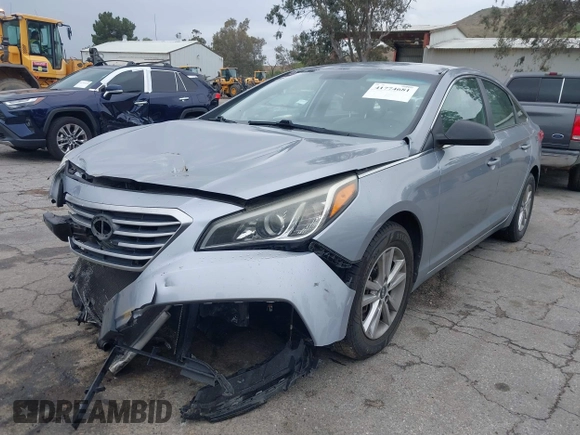 2015 Hyundai Sonata SE z VIN 5NPE24AF4FH245048, wystawiony jako IAAI lot #41774681 z przebiegiem 133 392 mil mil oraz . Historia ofert i sprzedaży dostępna na DreamBid. Obrazek 2.